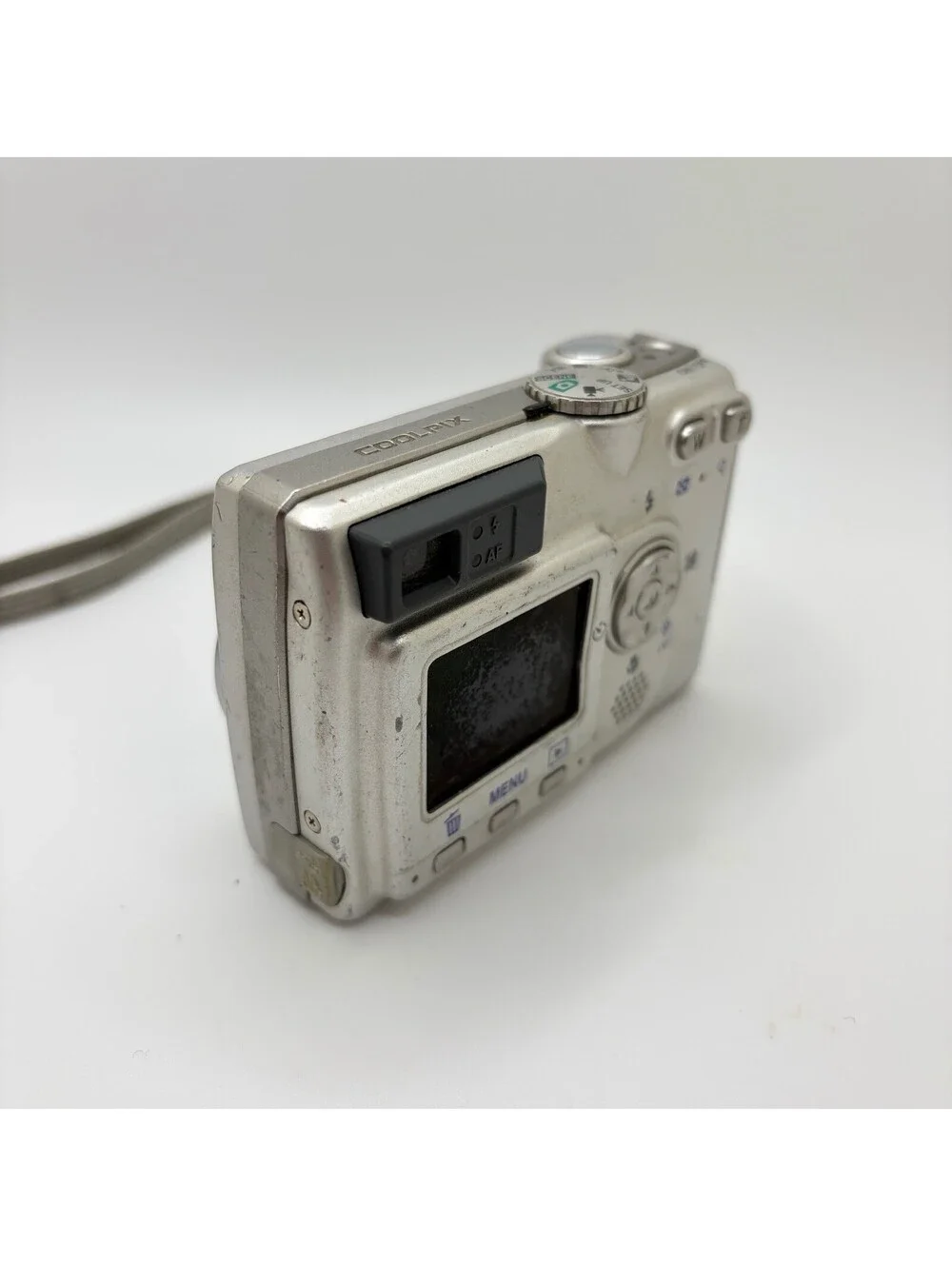 Nikon Digital Camera COOLPIX 5200 Silver No Battery Turns On Cracked Screen C139
